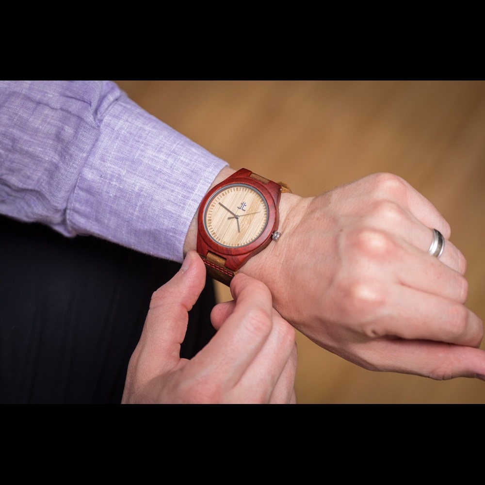 Best customized gift! Men’s Wooden Watch